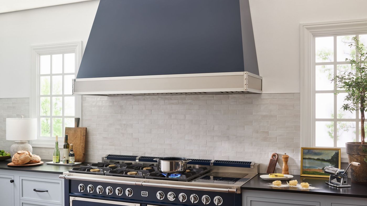 Viking_INSTL_ItalianFarmhouse_TVWH6642SB_TuscanyHood_66_SlateBlue_Hero_2269110409