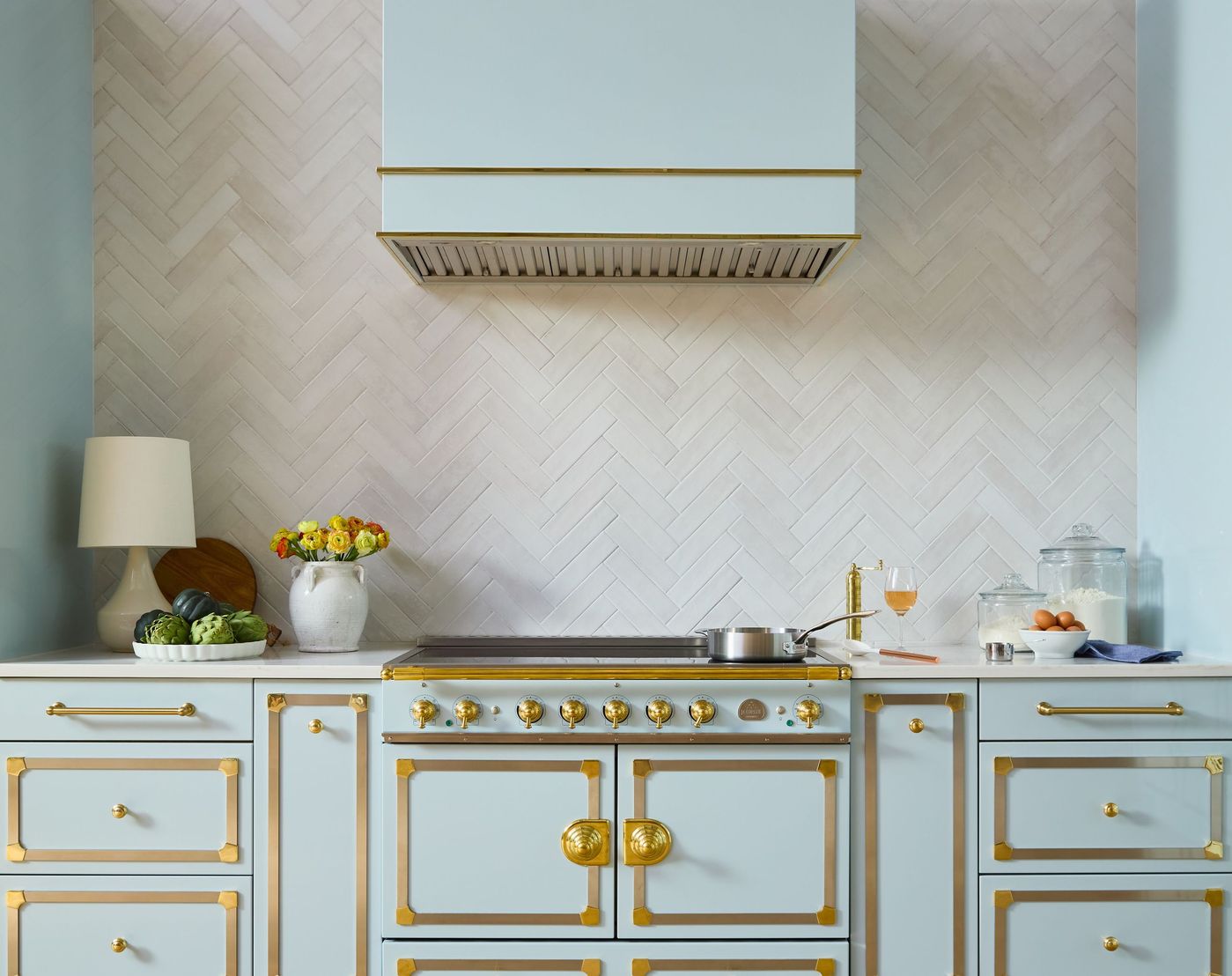 LaCornue_INSTL_JMSHeritageCornuFeCabinetry_Roquefort_23410845