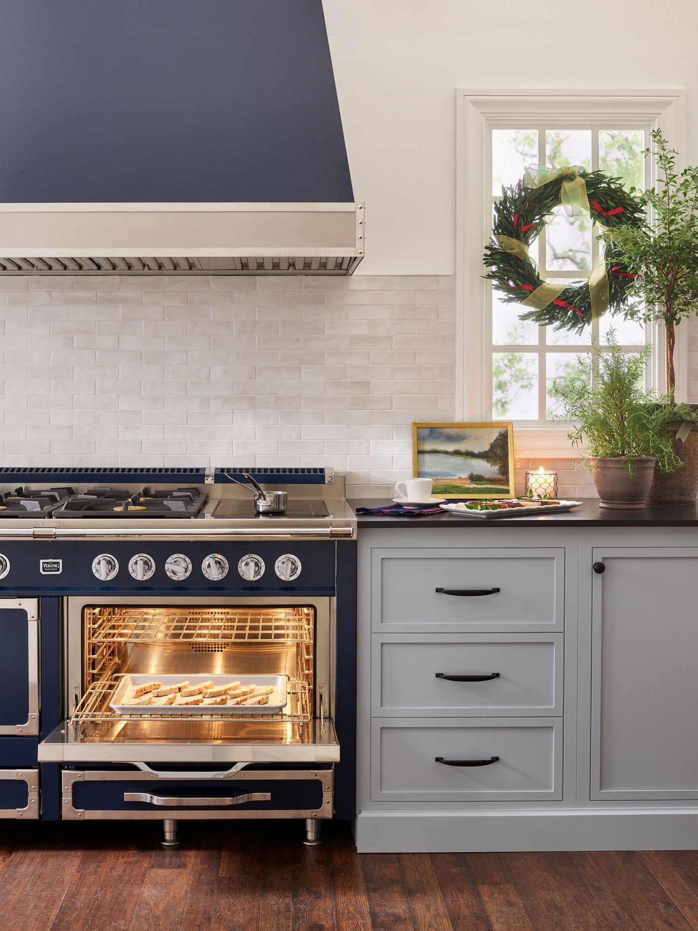 Viking_INSTL_ItalianFarmhouse_TVDR6616ISB_TuscanyRange_66_SlateBlue_CantucciV2_2269110356
